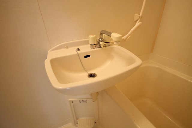 洗面設備　写真は類似です。