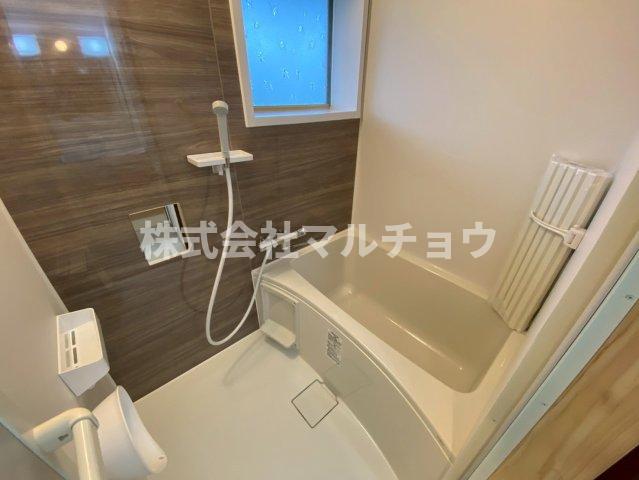 バス・シャワールーム　コンパクトで使いやすいお風呂です