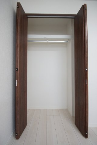 収納　ハンガーポール付のクローゼット