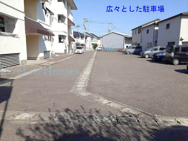 駐車場　駐車場は３台目も可です。