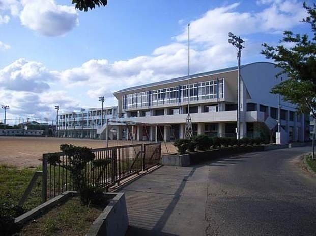 中学校　徳島市立城西中学校（中学校）まで1081m