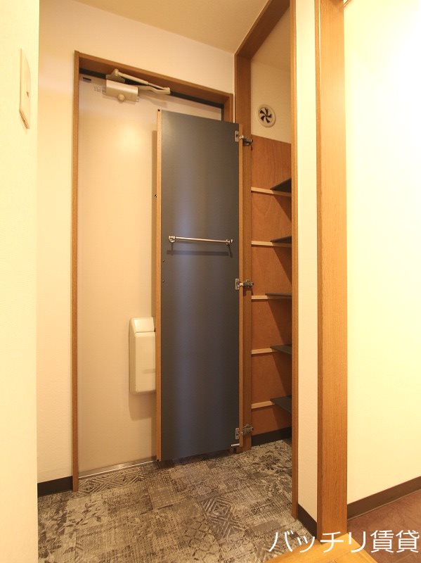 玄関　同室タイプを掲載の為現況を優先します。