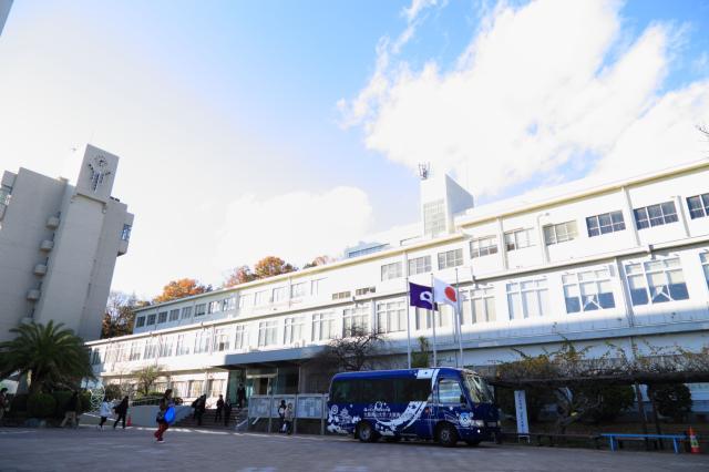 大学・短大　大阪青山大学・大阪青山大学短期大学部（大学・短大）まで1547m