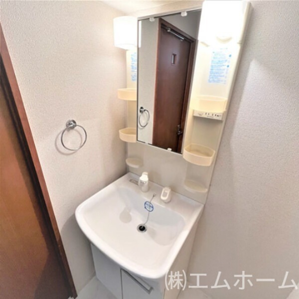 洗面設備　独立洗面化粧台　同型写真