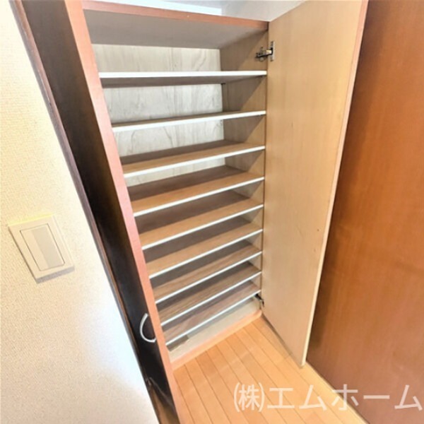 玄関　シューズボックス　同型写真