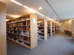図書館　国際仏教学大学院大学附属図書館（図書館）まで394m