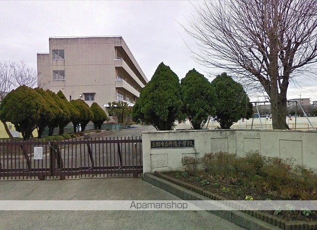 小学校　三郷市立丹後小学校（小学校）まで393m