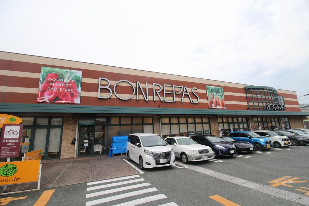 スーパー　ボンラパス花畑店（スーパー）まで670m