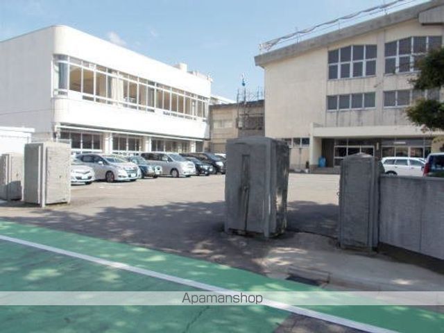 中学校　明倫中学校（中学校）まで750m