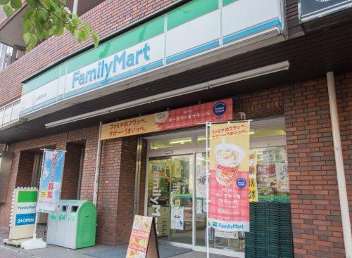 コンビニ　ファミリーマート伝通院前店（コンビニ）まで167m