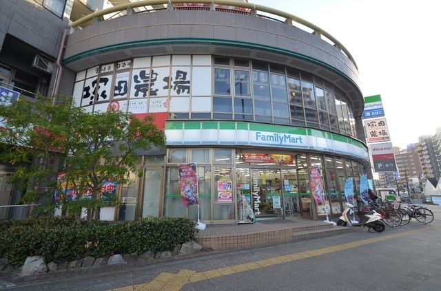 コンビニ　ファミリーマート東大曽根町店（コンビニ）まで104m