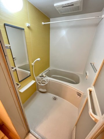 バス・シャワールーム　別号室の写真です。ご参考までに