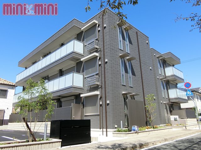 建物外観　角地に建つ全戸角部屋設計住宅です