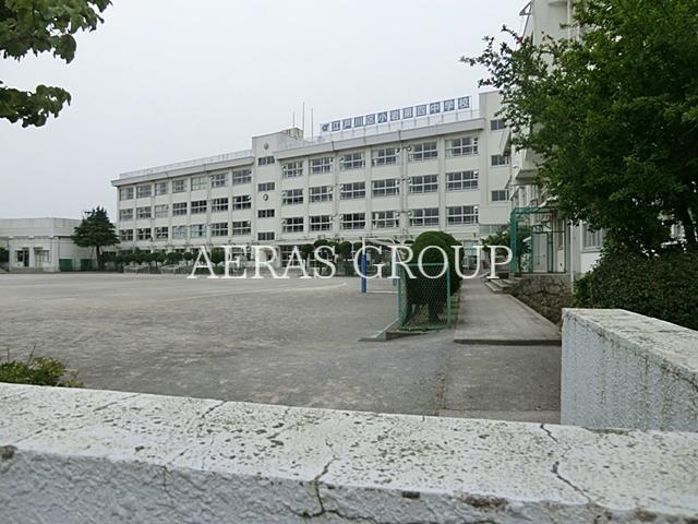 中学校　江戸川区立小岩第四中学校（中学校）まで1011m