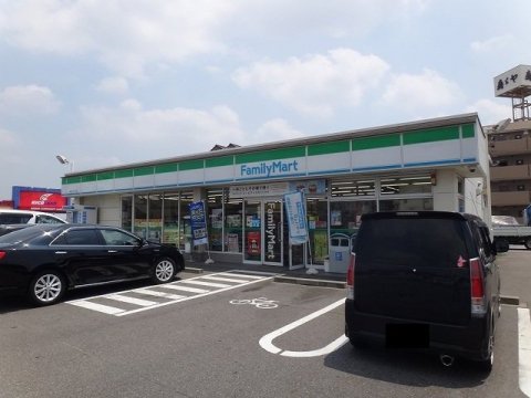 コンビニ　ファミリーマート 小牧パワーズ店（コンビニ）まで153m