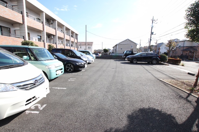 駐車場　敷地内駐車場（有料・要空き確認）