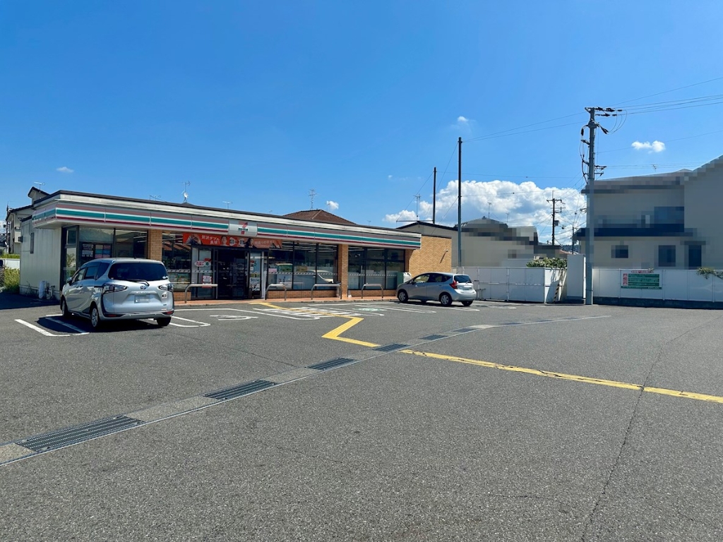 コンビニ　セブンイレブン 大津一里山店（コンビニ）まで370m