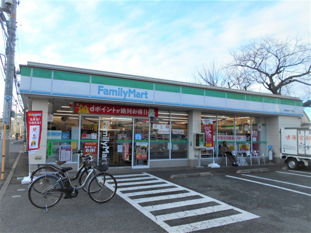 コンビニ　ファミリーマート　国領八丁目店（コンビニ）まで500m