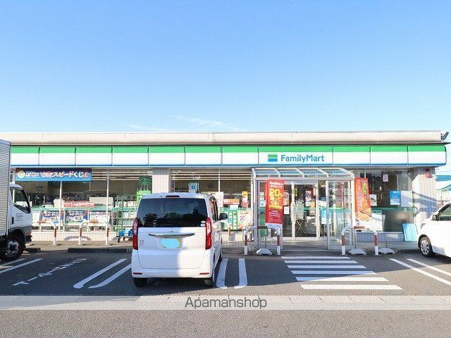 コンビニ　ファミリーマート（コンビニ）まで299m