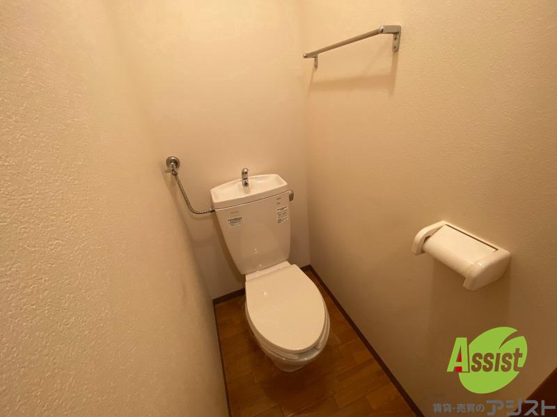トイレ　こちらはトイレです。清潔感があり、安心して使用できます。