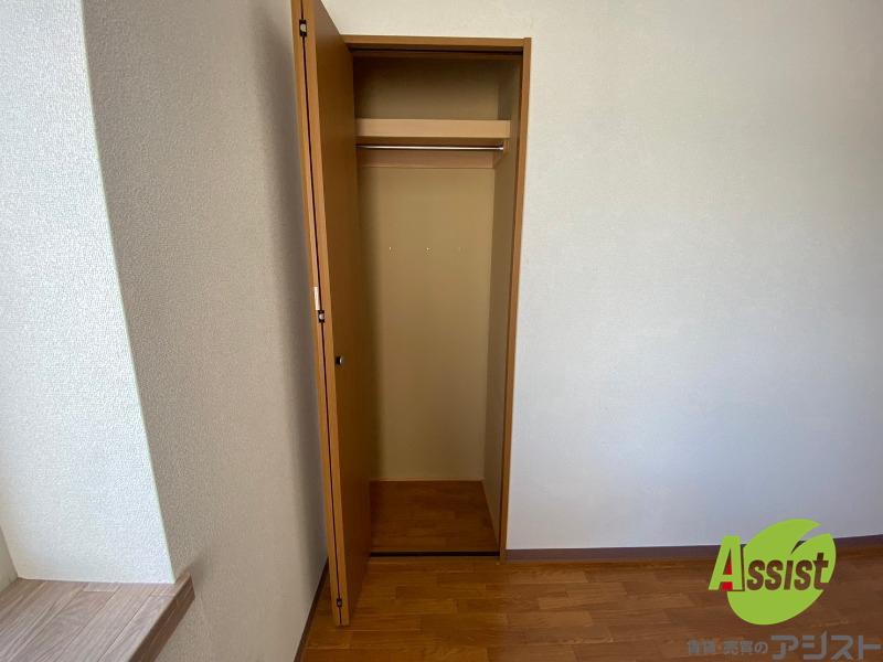 収納　寝室の収納です。部屋がすっきり片付きます。