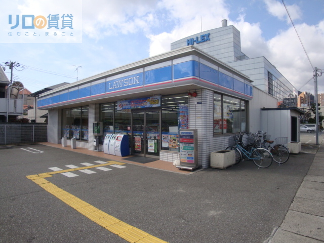 コンビニ　ローソン川西能勢口駅前店（コンビニ）まで745m