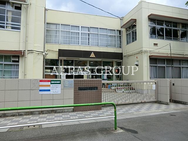 小学校　板橋区立向原小学校（小学校）まで562m