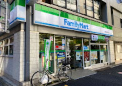 コンビニ　ファミリーマート 神田和泉町店（コンビニ）まで245m