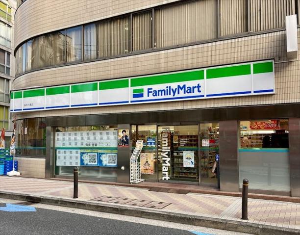 コンビニ　ファミリーマート麻布十番店（コンビニ）まで222m