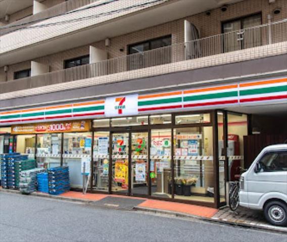 コンビニ　セブン－イレブン港区麻布十番３丁目店（コンビニ）まで371m