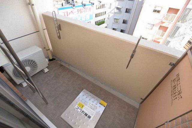 バルコニー　外からの目が気にならないバルコニーで洗濯物が干せます