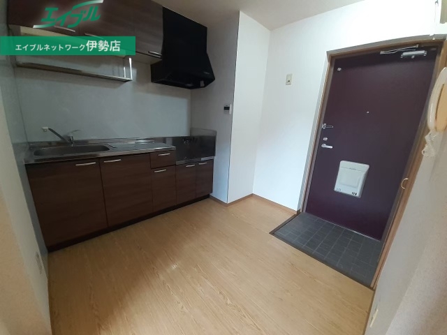 キッチン　同物件別部屋の写真