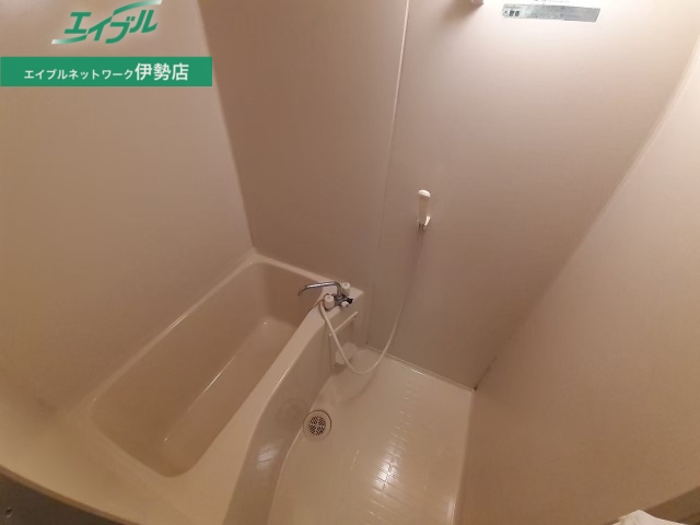 バス・シャワールーム　同物件別部屋の写真
