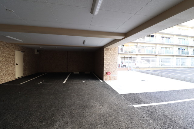 駐車場　敷地内駐車場