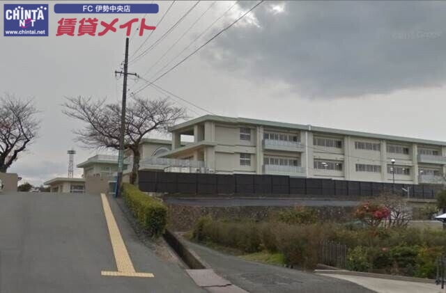 中学校　伊勢市立五十鈴中学校（中学校）まで1608m