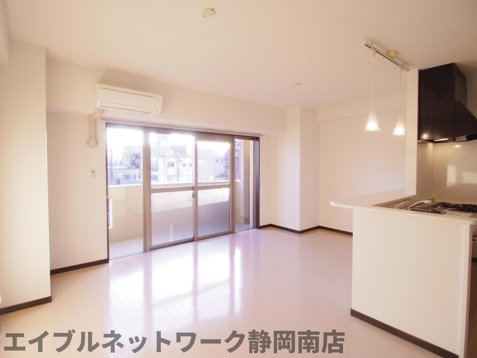その他設備　ゆったりとしたリビングです