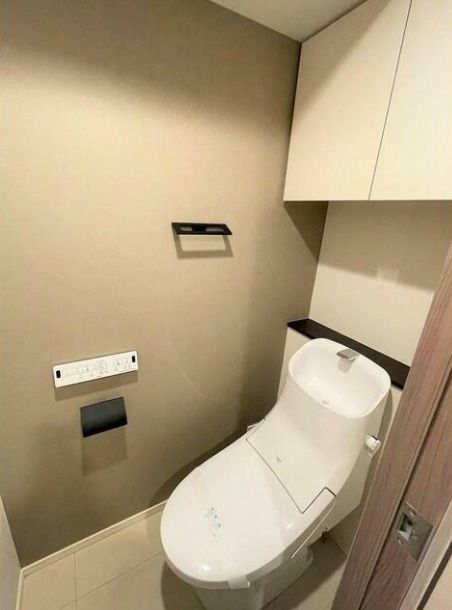 トイレ　トイレ　温水洗浄便座