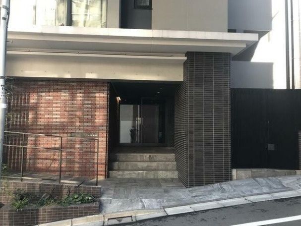 エントランス　防犯カメラ　火災警報器（報知機）