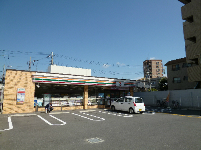コンビニ　セブンイレブン吹田泉町2丁目店（コンビニ）まで365m