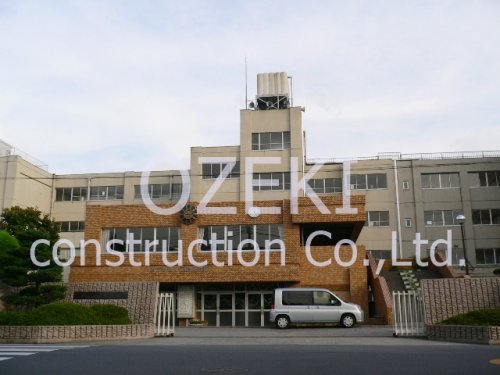 中学校　越谷市立東中学校（中学校）まで872m