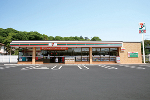 コンビニ　セブン-イレブン木更津請西南店（コンビニ）まで493m