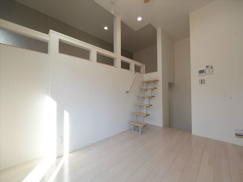 その他　洋室6.1帖　上段ロフト5.8帖（収納でも部屋でも使えます）