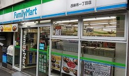 コンビニ　ファミリーマート（コンビニ）まで110m