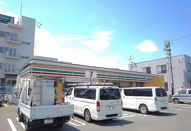 コンビニ　セブンイレブン北広島駅前店（コンビニ）まで1000m