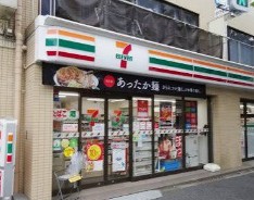 コンビニ　セブンイレブン文京関口1丁目店（コンビニ）まで51m