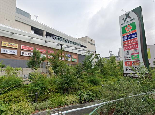 スーパー　ライフクロスガーデン調布店（スーパー）まで596m