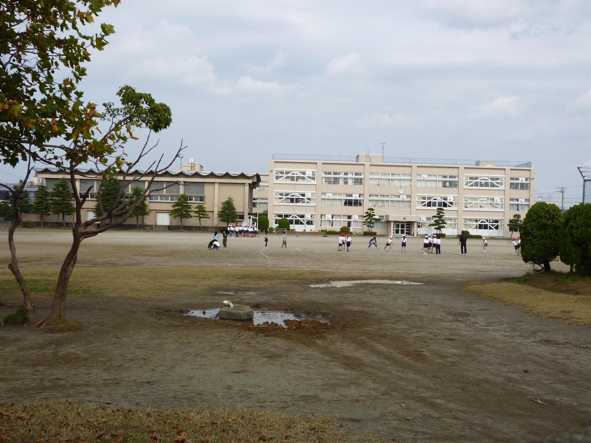 小学校　木更津市立木更津第二小学校（小学校）まで490m
