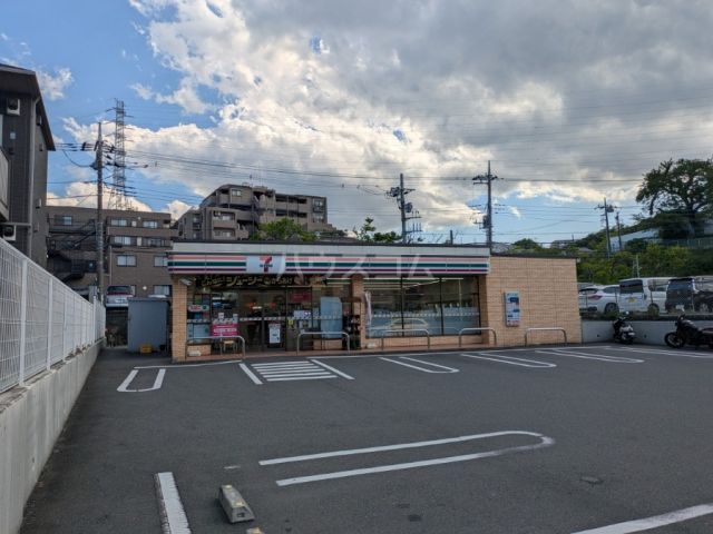 コンビニ　セブンイレブン横浜榎が丘店（コンビニ）まで403m