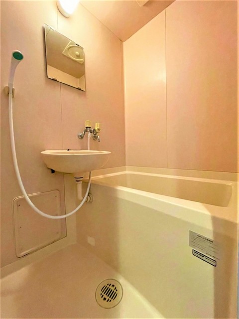 バス・シャワールーム　退去予定の為別部屋の写真です