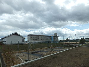 中学校　加東市立滝野中学校（中学校）まで1366m